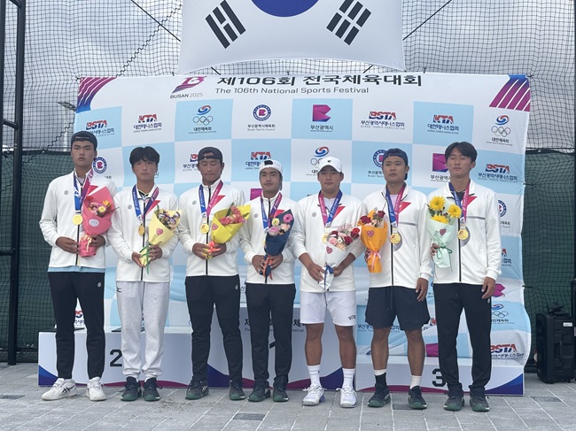 ▲ 제106회 전국체육대회 수상 모습. ⓒ강원특별자치도교육청 ▲ 제106회 전국체육대회 수상 모습. ⓒ강원특별자치도교육청