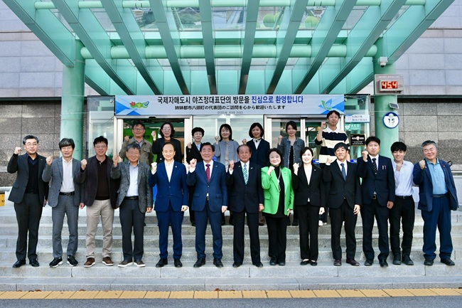 ▲ 횡성군이 자매결연도시 야즈정과의 20주년 기념행사를 맞아, 요시다 히데토 야즈정장을 단장으로 한 대표단 5명을 초청해 23일부터 3박 4일간 교류 일정을 진행했다. ⓒ횡성군