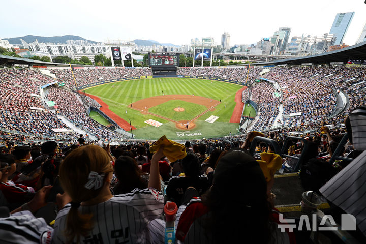 ▲ LG와 한화의 한국시리즈 입장권 예매가 시작된다.ⓒ뉴시스 제공