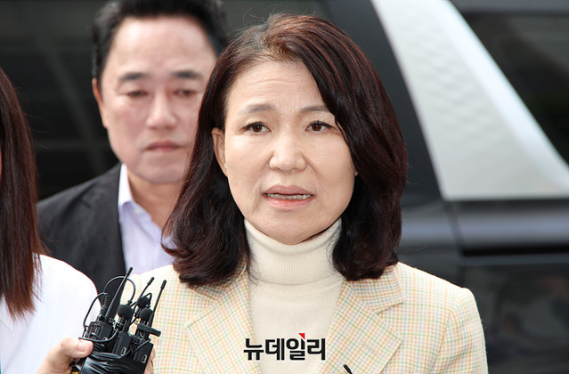 ▲ 이진숙 전 방송통신위원장이 지난 4일 오후 서울 양천구 서울남부지방법원에서 열린 체포적부심사에 출석하며 취재진 앞에서 발언하고 있다.ⓒ서성진 기자