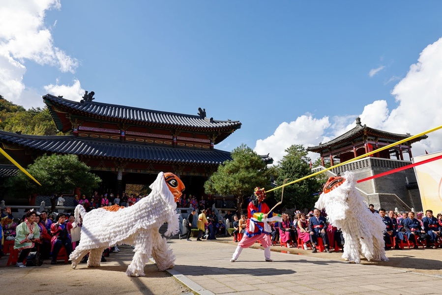 ▲ 제27회 단양온달문화축제에서 선 보인 쌍사자춤.ⓒ단양군