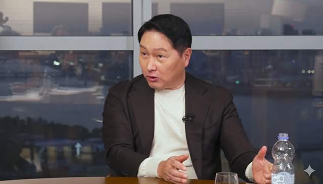 ▲ 최태원 SK그룹 회장 겸 대한상공회의소 회장이 저성장 해법을 설명하고 있다.ⓒSK