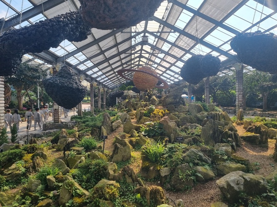 ▲ 함평군, 우주 품은 마법의 정원 선보여…관광객 호평 일색_함평엑스포공원 자연생태관 전경ⓒ함평군 제공 ▲ 함평군, 우주 품은 마법의 정원 선보여…관광객 호평 일색_함평엑스포공원 자연생태관 전경ⓒ함평군 제공