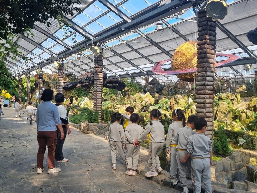 ▲ 함평군, 우주 품은 마법의 정원 선보여…관광객 호평 일색_함평엑스포공원 자연생태관 전경ⓒ함평군 제공 ▲ 함평군, 우주 품은 마법의 정원 선보여…관광객 호평 일색_함평엑스포공원 자연생태관 전경ⓒ함평군 제공