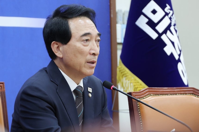 ▲ 박수현 더불어민주당 수석대변인이 26일 국회에서 부동산 대책 등 현안 관련 기자간담회를 하고 있다. /연합뉴스