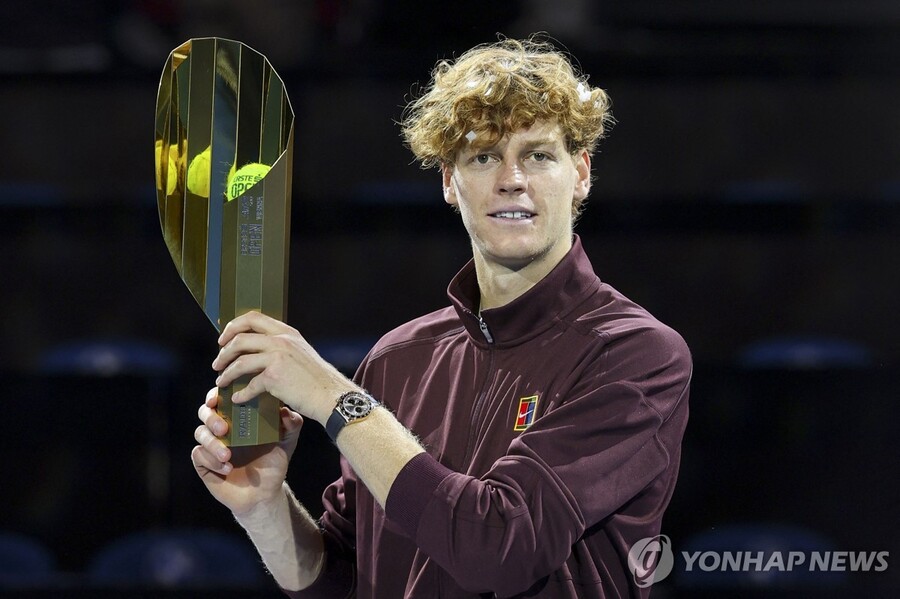 ▲ 신네르가 ATP 투어 에르스테방크오픈에서 츠베레프를 꺾고 우승했다.ⓒ연합뉴스 제공