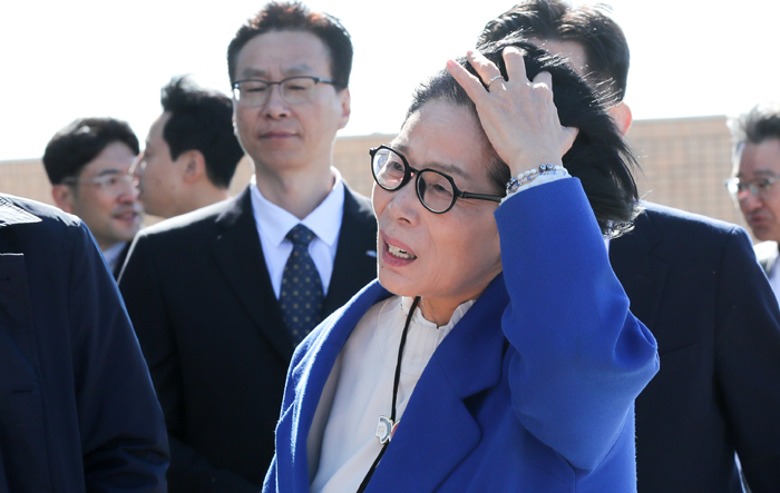 ▲ 최민희 더불어민주당 소속 국회 과학기술정보방송통신위원장이 27일 오전 서귀포시 하원동 제주한화우주센터 국정감사 현장시찰을 마친 후 이동하고 있다. ⓒ뉴시스