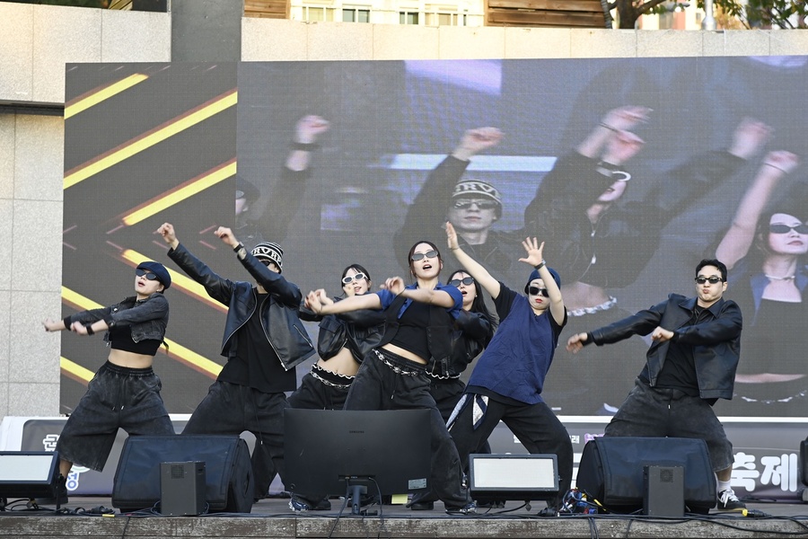 ▲ ‘달성의 빛날 미래, With Youth’를 주제로 열린 ‘2025 달성군 청소년 축제’가 10월 25일 현풍 포산공원에서 3,500여 명의 청소년과 지역주민이 참여한 가운데 성황리에 막을 내렸다.(2025년 10얼 26일 달성군 청소년 축제 사진)ⓒ달성군