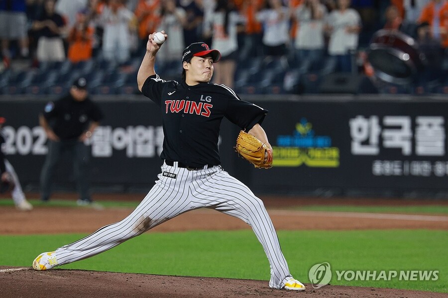 ▲ LG는 KS 2차전에 '한화 킬러' 임찬규를 선발로 내세웠다.ⓒ연합뉴스 제공