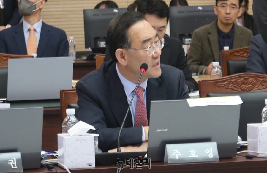 ▲ 주호영(대구 수성구갑) 의원이 대구경북통합신공항 건설과 관련해 “국가 시설을 지방자치단체에 넘기는 것은 알박기요 갑질”이라고 강조했다.ⓒ뉴데일리