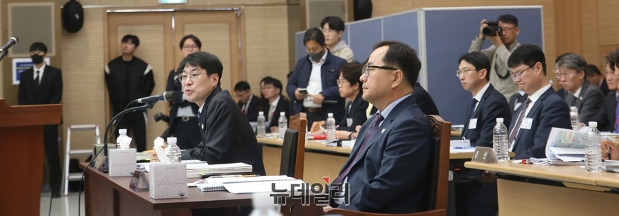 ▲ 김정기 대구시장 권한대행 행정부시장이 주호영 의원의 질의에 답변하고 있다.ⓒ뉴데일리