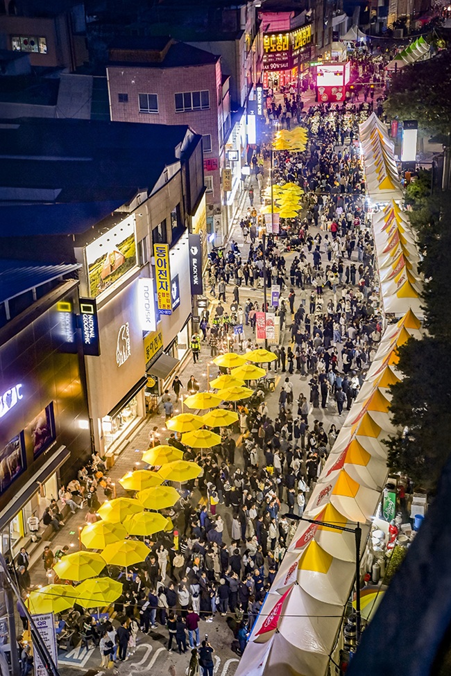 ▲ 원주시가 지난 24일부터 26일까지 중앙동 전통시장, 문화의거리, 원일로 일원에서 열린 '2025 원주만두축제'가 3일간의 일정을 성황리에 마쳤다. ⓒ원주시