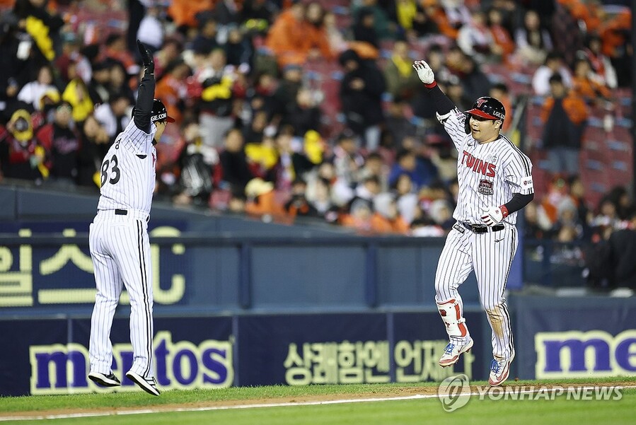 ▲ LG가 KS 2차전에서 한화에 13-5 대승을 거두며 2연승을 달렸다.ⓒ연합뉴스 제공