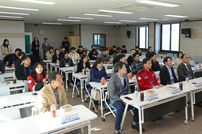 ▲ 국립강릉원주대학교 RISE사업단이 27일오전 11시, 양양군 평생학습관 2층 대회의실에서 '양양군 G-Lab 개소식'을 개최했다. ⓒ양양군 ▲ 국립강릉원주대학교 RISE사업단이 27일오전 11시, 양양군 평생학습관 2층 대회의실에서 '양양군 G-Lab 개소식'을 개최했다. ⓒ양양군