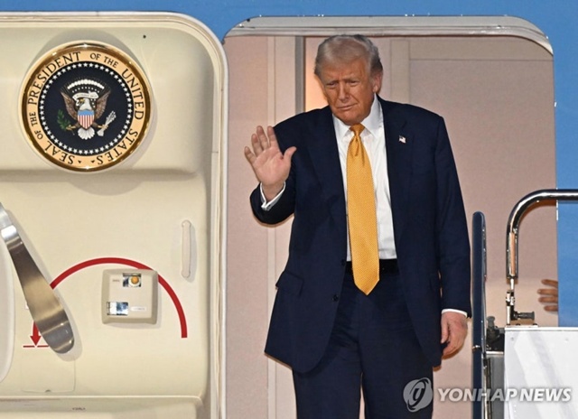 ▲ 일본에 도착한 도널드 트럼프 미국 대통령. EPA 연합뉴스. 251027 ⓒ연합뉴스