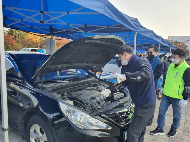 ▲ 지난해 진행된 ‘차량 무상 점검 행사’ 모습. ⓒ성남시 제공