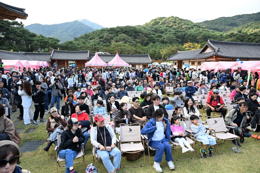 ▲ 인산인해를 이룬 김천김밥축제 현장.ⓒ김천시