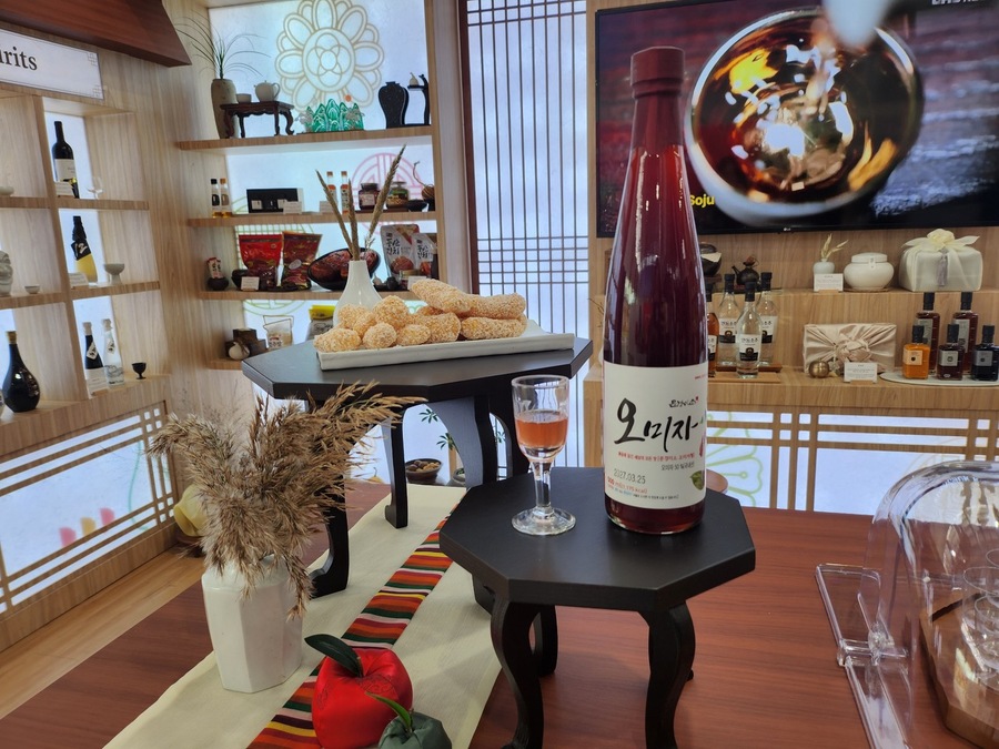 ▲ 시식 프로그램은 실제 해외로 수출되는 대표 품목인 ‘K-스트리트 푸드’(떡볶이·라면·식혜), ‘전통의 맛’(잡채·비빔나물·부각·한방차·막걸리·과일소주), ‘글로벌 간식’(김밥·김치·오미자차) 등을 선보인다.ⓒ 경북도