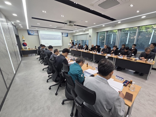 ▲ 강원 삼척시가 지난 27일 교육발전특구 시범지역 사업의 일환인 'K-12 교육체제 및 삼척미래교육캠퍼스 구축 연구용역'과 '대학 및 초중고 연계를 위한 학교 이전 및 SOC 구축 계획 연구용역'의 착수보고회를 개최했다. ⓒ삼척시