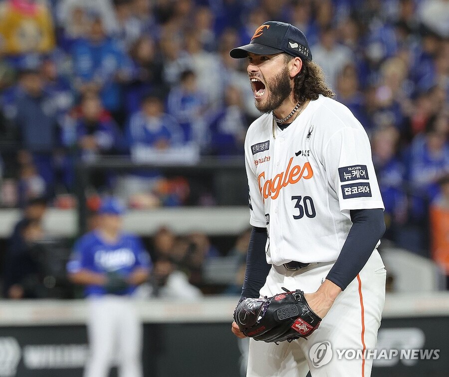 ▲ KS에서 2연패를 당한 한화가 홈에서 열리는 3차전에 폰세를 선발로 확정했다.ⓒ연합뉴스 제공