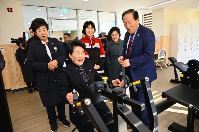 ▲ 속초시가 28일 보훈단체의 오랜 염원이던 '속초시보훈회관 이전신축'사업을 마무리하고 개관식을 열었다. ⓒ속초시 ▲ 속초시가 28일 보훈단체의 오랜 염원이던 '속초시보훈회관 이전신축'사업을 마무리하고 개관식을 열었다. ⓒ속초시