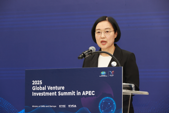 ▲ 한성숙 중소벤처기업부 장관이 4일 제주 제주국제컨벤션센터에서 열린 '2025 글로벌 벤처투자 서밋 in APEC'에서 환영사를 하고 있다. ⓒ중소벤처기업부