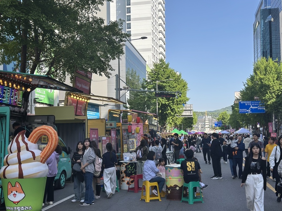 ▲ 차 없는 거리 성공적 정착ⓒ광주시 동구청 제공 ▲ 차 없는 거리 성공적 정착ⓒ광주시 동구청 제공