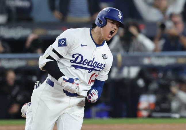 ▲ '슈퍼스타' 오타니의 미친 활약을 앞세운 다저스가 토론토를 꺾고 WS 2승 1패를 기록했다.ⓒ연합뉴스 제공