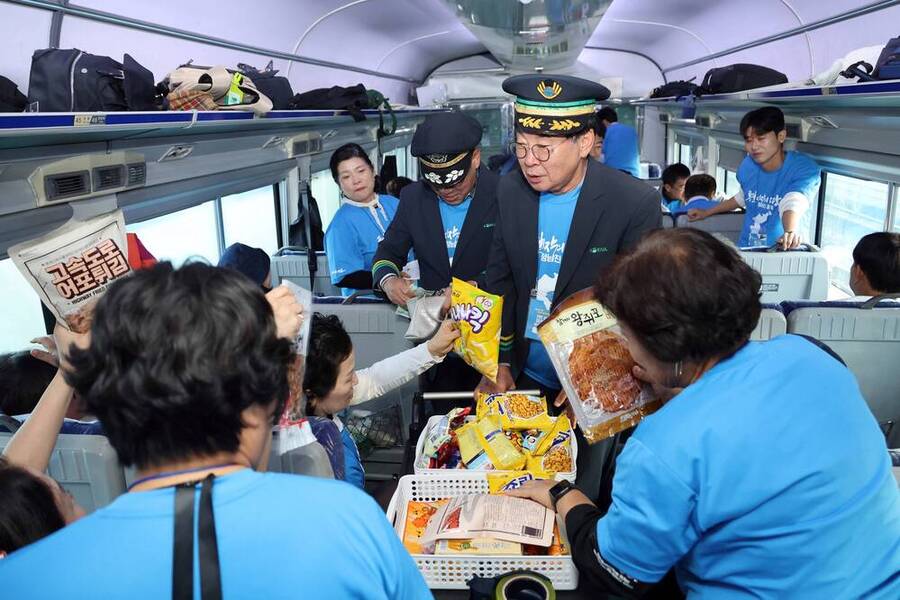 ▲ 추억의 간식카트 운영ⓒ장흥군 제공 ▲ 추억의 간식카트 운영ⓒ장흥군 제공