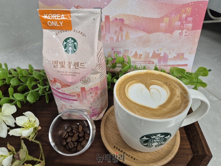 ▲ 별빛 블렌드는 2021년 선보인 별다방 블렌드 이후 두 번째로 선보이는 국내 한정 원두다.ⓒ조현우 기자