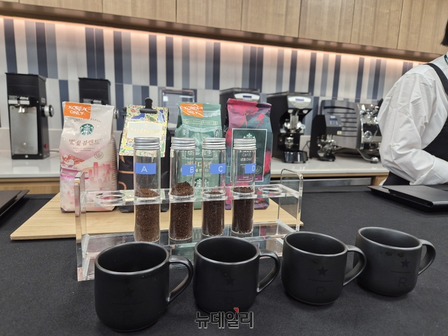 ▲ 별빛 블렌드는 콜롬비아산 원두를 '내추럴'과 '워시드' 두 가지 형태로 가공한 것이 특징이다.ⓒ조현우 기자