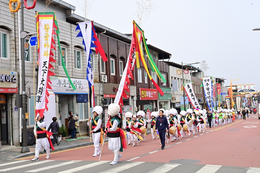 ▲ 가을의 정취를 물들이는 청송사과축제가 오는 10월 29일 청송읍 월막리 용전천(현비암 앞) 일원에서 화려한 막을 올린다.ⓒ청송군