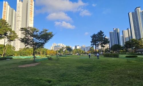 ▲ 인천시 중구 영종하늘도시에 있던 파크골프장이 학교용지로 변경돼 중학교가 들어선다. ⓒ인천시 제공 ▲ 인천시 중구 영종하늘도시에 있던 파크골프장이 학교용지로 변경돼 중학교가 들어선다. ⓒ인천시 제공