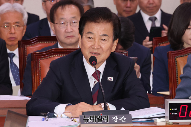 ▲ 정동영 통일부 장관이 28일 오전 국회 외교통일위원회에서 열린 외교부·통일부 등에 대한 국정감사에서 질의에 답하고 있다. 2025.10.28. ⓒ이종현 기자