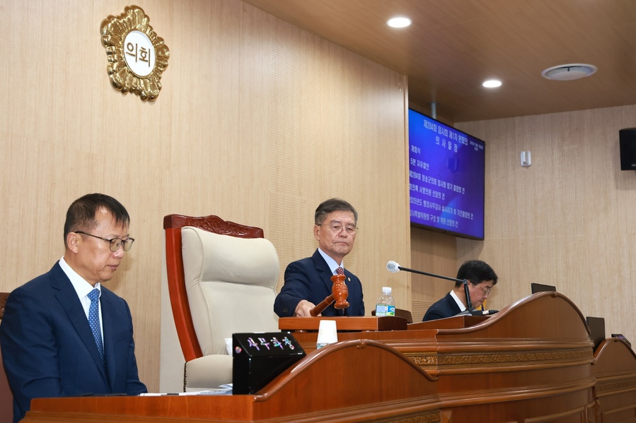 ▲ 심상휴 의장은  개회사에서 “의회는 필요한 조례 정비와 예산 심의에서 민생 회복을 최우선으로 삼겠다”고 말했다.ⓒ청송군의회