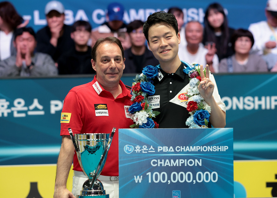 ▲ 18세 신성 김영원이 산체스를 꺾고 통산 두 번째 우승을 차지했다.ⓒPBA 제공