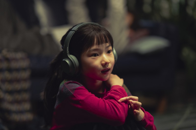 ▲ 영화 '어쩔수가없다' 리원의 최하영 연주 몰입 장면.ⓒCJ ENM