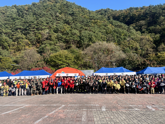 ▲ 국립공원공단(이사장 주대영)이 지난 28일 치악산국립공원 체험학습관 일원에서 2025년 재난대응 안전한국훈련을 실시했다. ⓒ국립공원공단 ▲ 국립공원공단(이사장 주대영)이 지난 28일 치악산국립공원 체험학습관 일원에서 2025년 재난대응 안전한국훈련을 실시했다. ⓒ국립공원공단