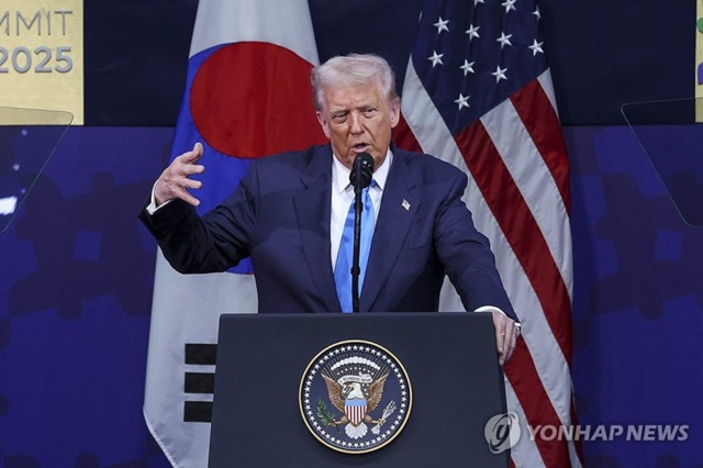 ▲ 도널드 트럼프 미국 대통령이 경북 경주시 예술의전당에서 열린 '2025 아시아태평양경제협력체 최고경영자 서밋(APEC CEO SUMMIT)'에 참석해 연설하고 있다. [공동취재] 251029 ⓒ연합뉴스