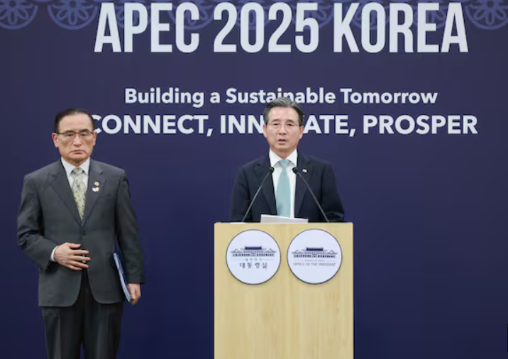 ▲ 위성락 국가안보실장과 김용범 정책실장이 29일 경북 경주 APEC 미디어센터에서 한미 정상회담 관련 브리핑을 하고 있다ⓒ연합