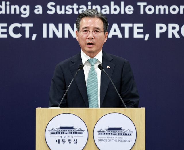 ▲ 이재명 대통령과 도널드 트럼프 미국 대통령이 29일 경북 경주박물관에서 한미 정상회담 기념촬영을 하고 있다. ⓒ뉴시스