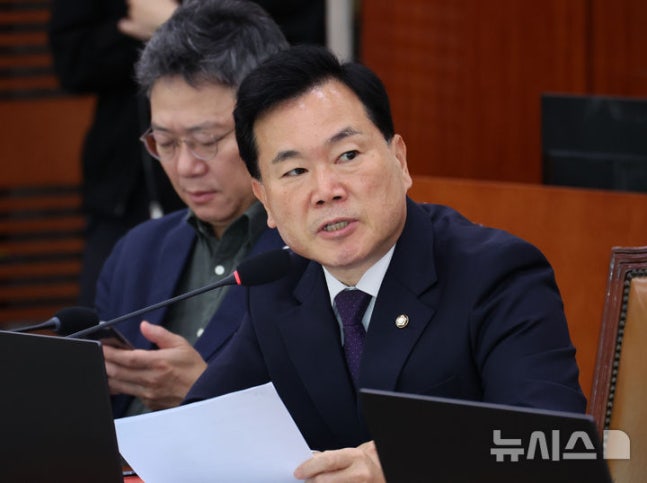 ▲ 김승수 국민의힘 의원이 K리그 오심 사태에 대해 질의하고 있다.ⓒ뉴시스 제공