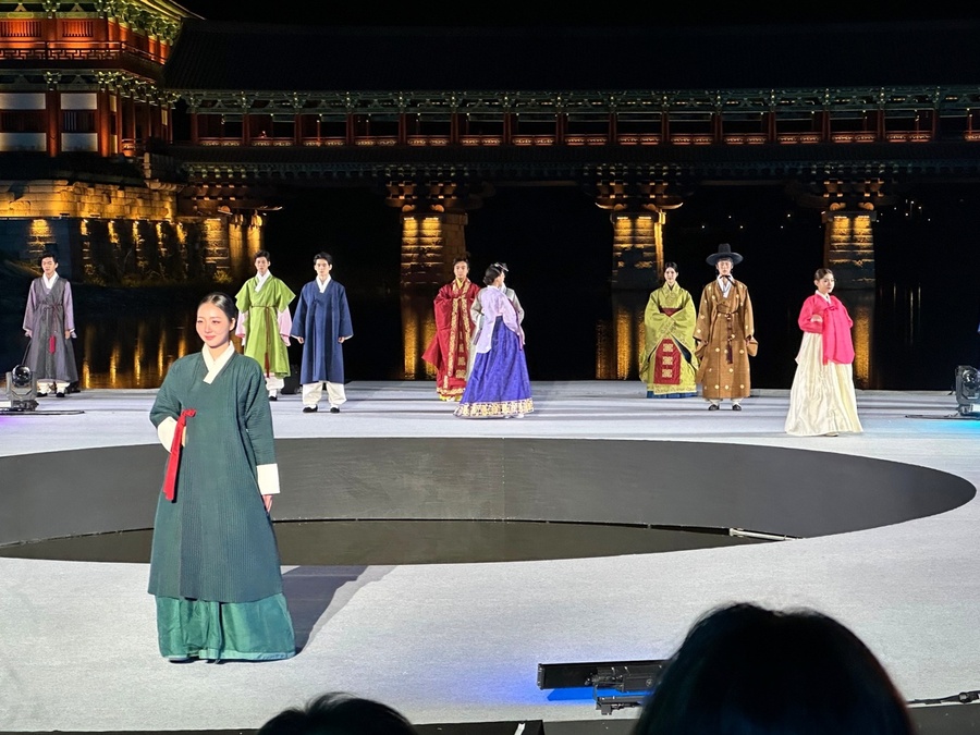 ▲ 경북도와 경주시는 29일 경주 월정교 수상 특설무대에서 ‘APEC 2025 KOREA 한복패션쇼’를 개최한다.ⓒ경북도