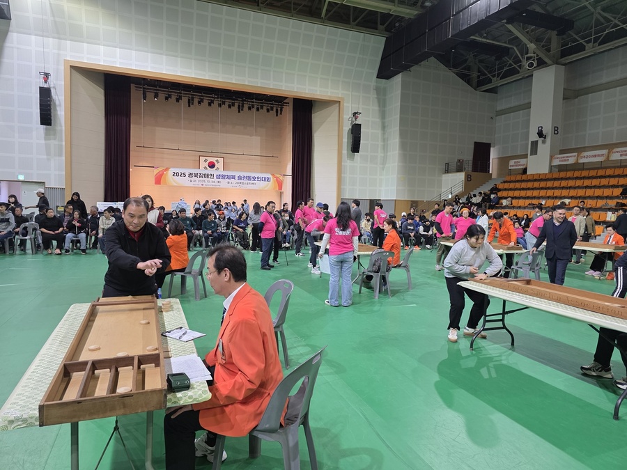 ▲ 경북도는 28일 구미복합스포츠센터 다목적경기장에서 도내 장애인·비장애인이 함께하는 2025년 경북도 장애인 생활체육 슐런 동호인 대회를 개최했다.ⓒ경북도