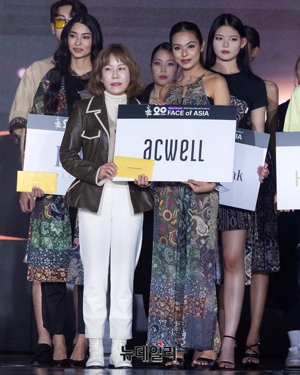 ▲ 아크웰상 - 19 Mehrin Zobaida (방글라데시)   / 비엔에이치 코스메틱스 박정윤 부사장