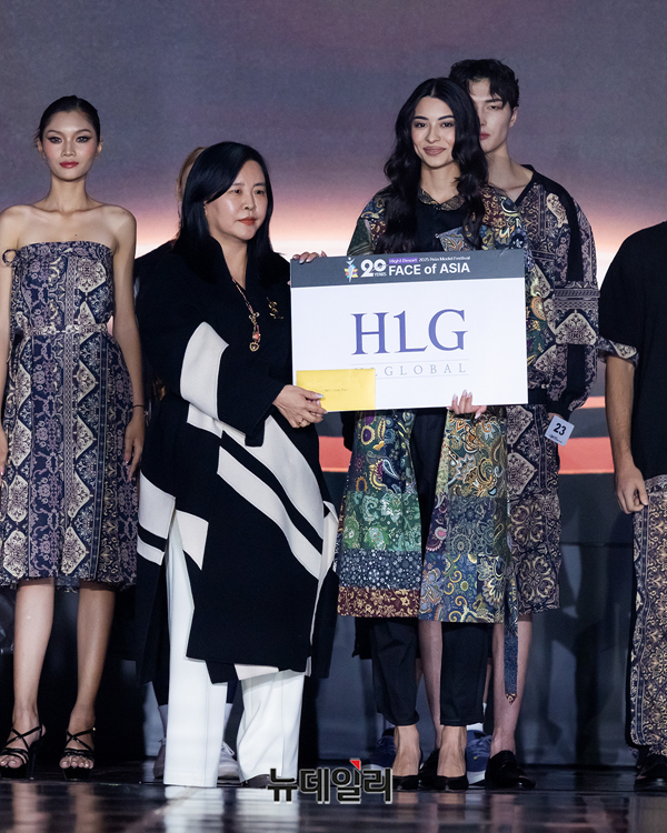 ▲ 에이치엘글로벌 뉴스타상 - 24 shakhnoza abdullaeva (우즈베키스탄) / 에이치엘글로벌 손정아 의장