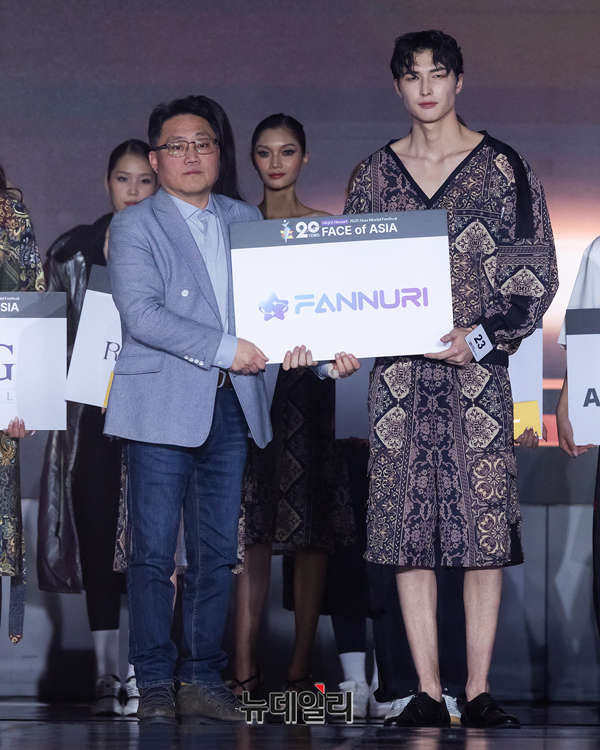 ▲ 팬누리상 -  남 23 Damir Ozbeck (카자흐스탄)  / 팬누리크루 장현 대표이사