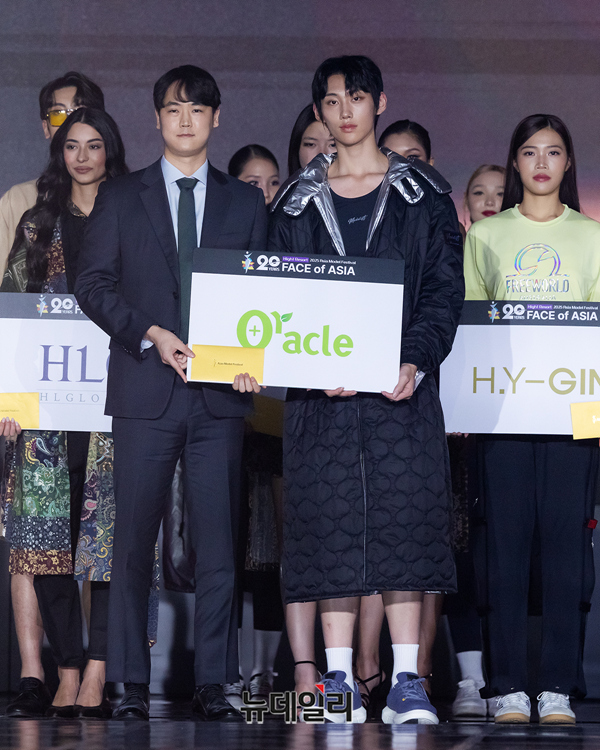 ▲ 오라클상 - 남 12 황주원  / 오라클랜드 노승우 이사