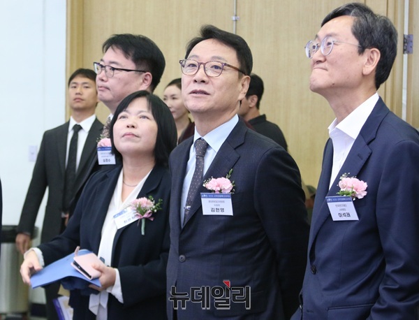 ▲ 오른쪽이 이석래 한국연구재단 사무총장.ⓒ이길표 기자