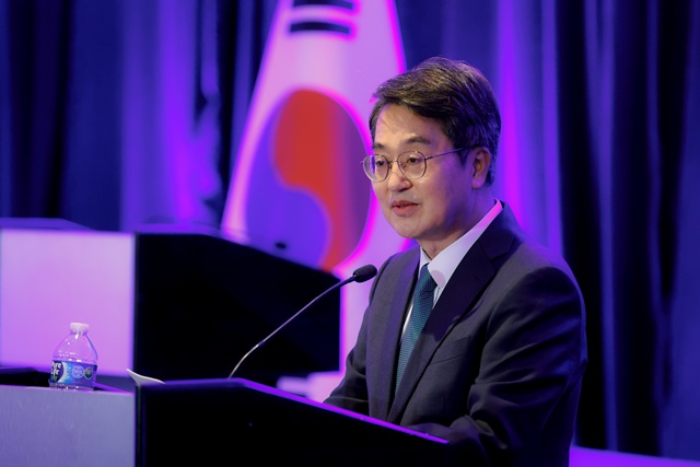 ▲ 김동연 경기도지사가 현지시간 29일 오전 미국 워싱턴 '싱크탱크 컨퍼런스'에서 기조연설을 하고 있다. ⓒ경기도 제공